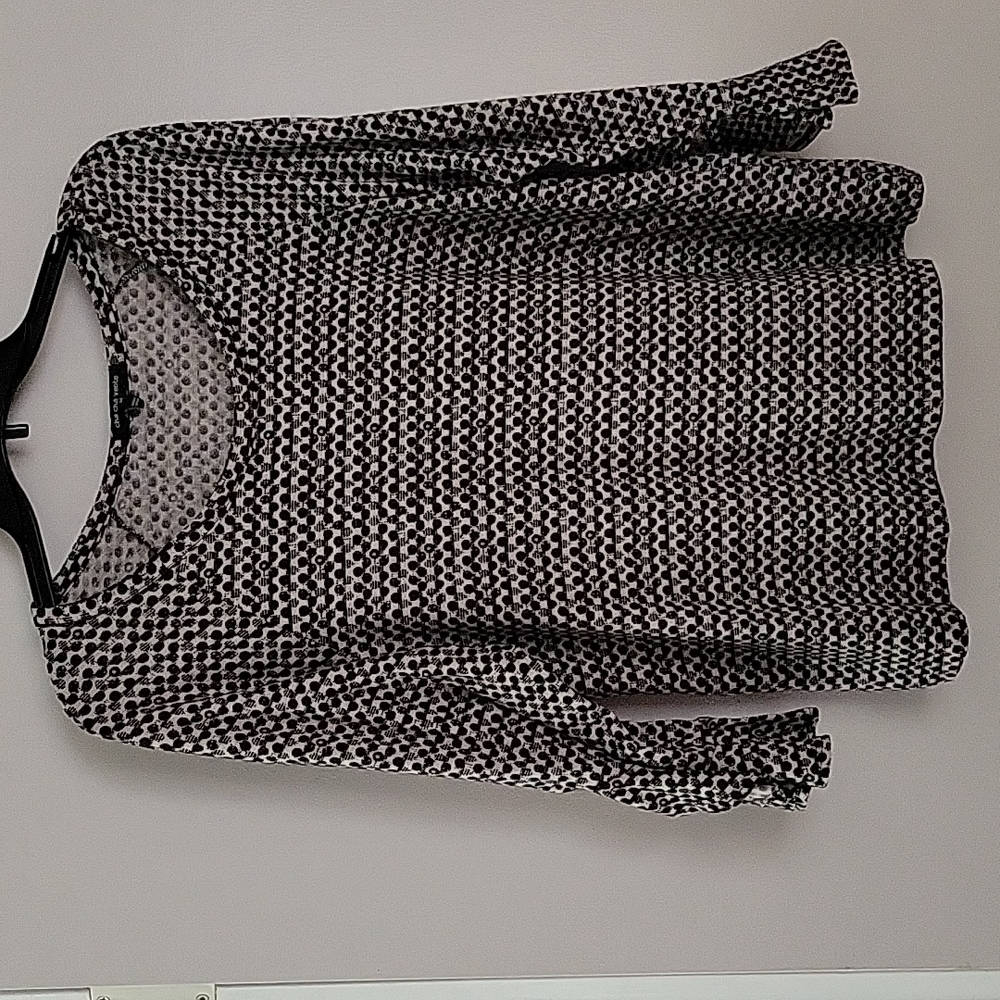 Adorable and fun blouse